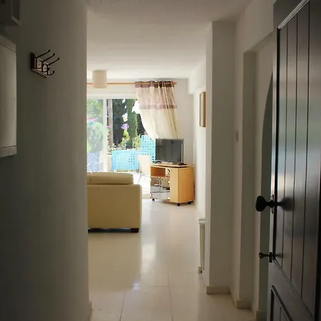 Regina Gardens 002